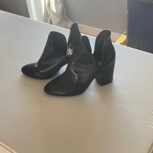 Steve Madden Leather Black Pointed-Toe Block Heel Ankle Booties